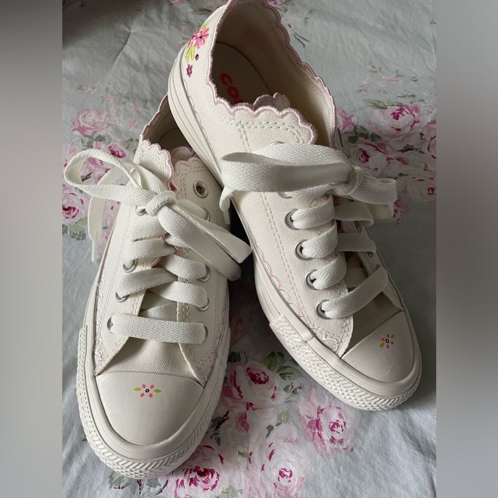 *NEW* CONVERSE ALL STAR CANVAS FLORAL SNEAKERS - 7